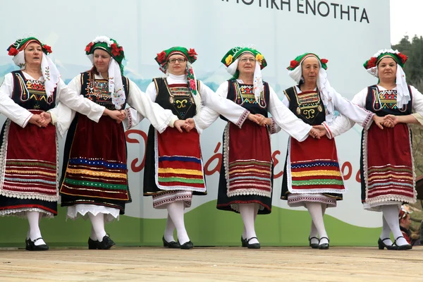 Folklor grupy tańca na tradycyjne popiołu poniedziałek uroczystości — Zdjęcie stockowe