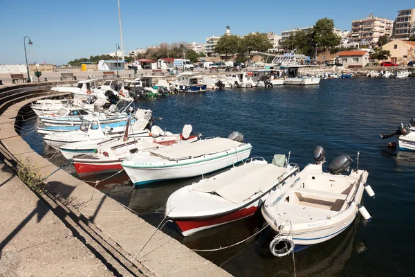 Segelbåtar på marina docka i alexandroupolis - Grekland — Stockfoto