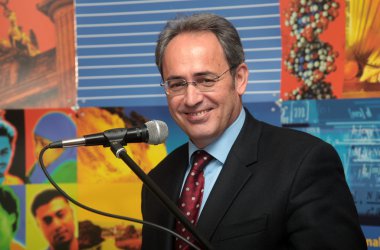 Aristoteles Üniversitesi profesörü john mylopoulos Rektörü