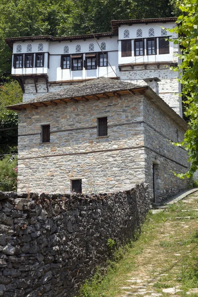 Stonemade grekiska traditionella hus av pelion i Grekland — Stockfoto