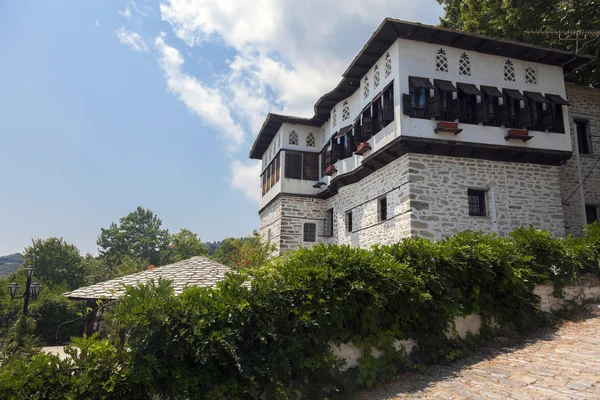 Stonemade grekiska traditionella hus av pelion i Grekland — Stockfoto