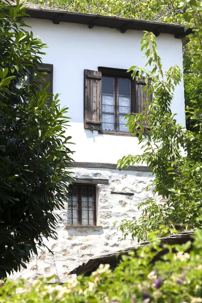 Maisons traditionnelles grecques en pierre de Pélion en Grèce — Photo