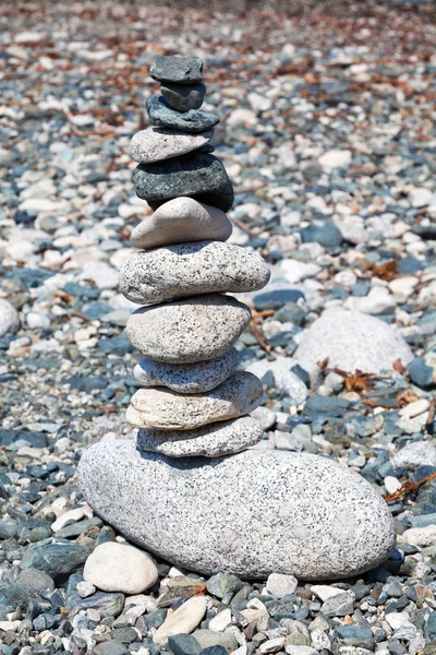 Stacked stones representing balance — Stock Photo, Image