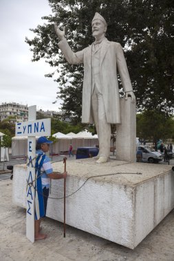 Zincirli adam protesto