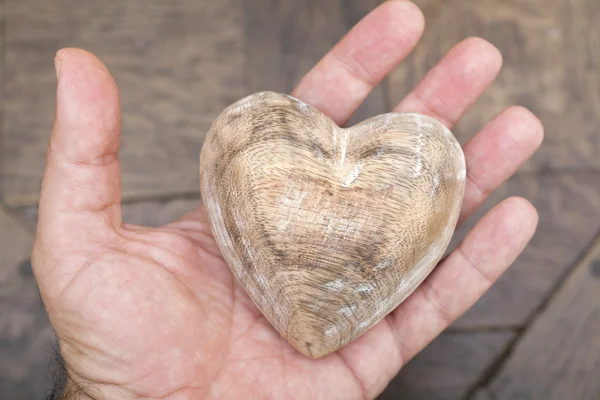 Ein Holzherz — Stockfoto