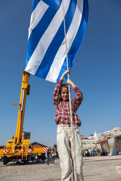 The biggest Greek flag ever built. 480 square meters and weighin — Stock Photo, Image