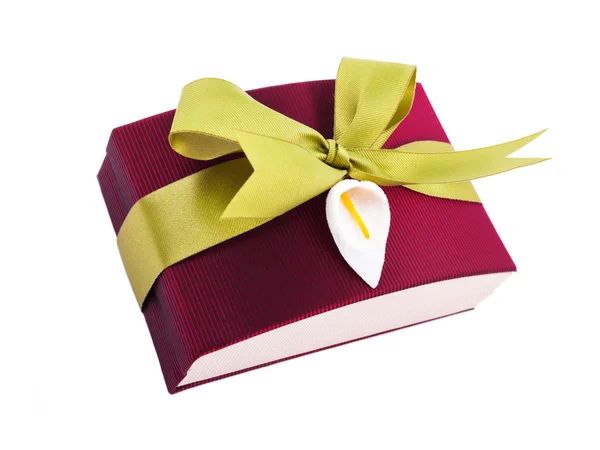 Dark red gift box with a green bow on white background — Stock Photo, Image