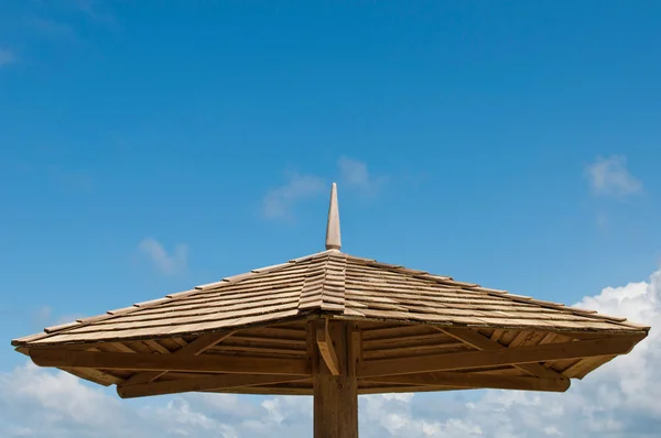 Деревянный зонтик — стоковое фото