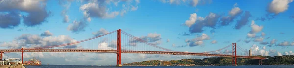 Puente 25 de abril en Lisboa — Foto de Stock