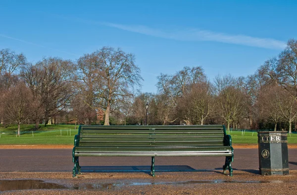 Bank in hyde park — Stockfoto