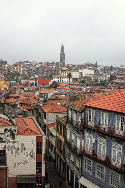 Techos de Oporto en el paisaje urbano — Foto de Stock