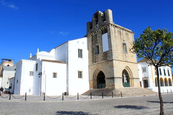 Se igreja em Faro, Algarve, Portugal — Fotografia de Stock