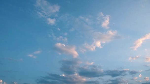 Blauer Himmel Hintergrund mit — Stockvideo