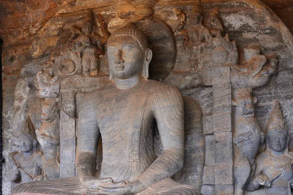 La statue de Bouddha Samadhi dans le Nisinna Patima Guha sur un trône Images De Stock Libres De Droits