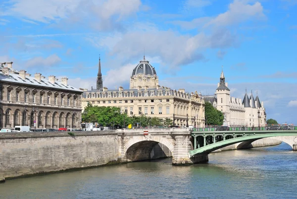 Beautiful quay in Paris — Stock Photo, Image