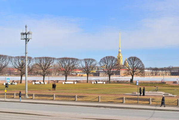 S: t petersburg. Vasilievsky island våren — Stockfoto