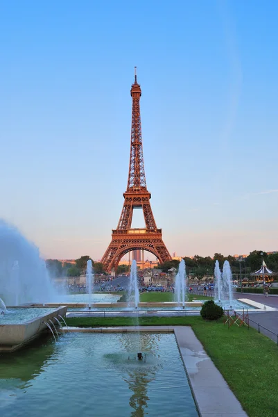 Paris. gün batımından önce Eyfel Kulesi — Stok fotoğraf