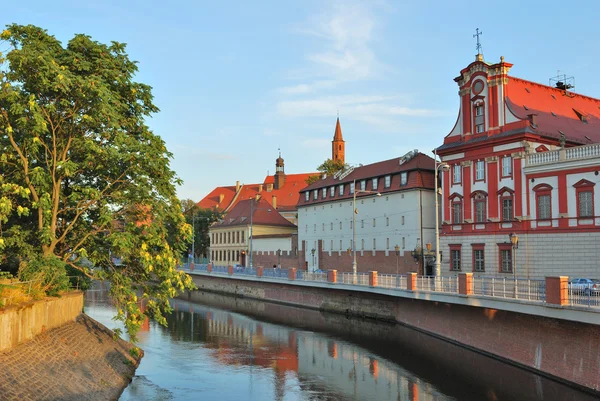 Wroclaw. ανάχωμα ποταμό Oder, σε απόσταση — Φωτογραφία Αρχείου