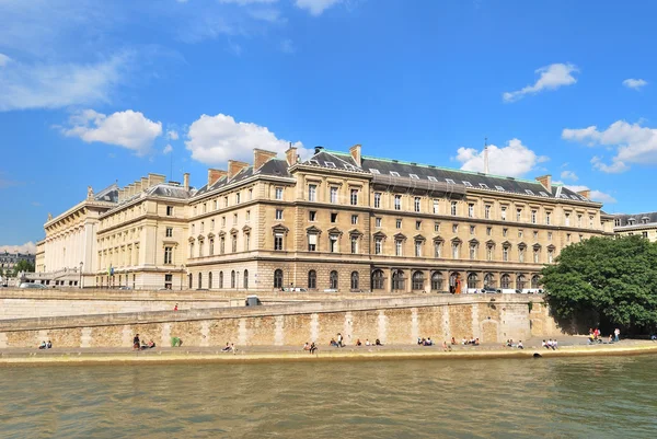 Paris. Beautiful Seine embankment — Stock Photo, Image