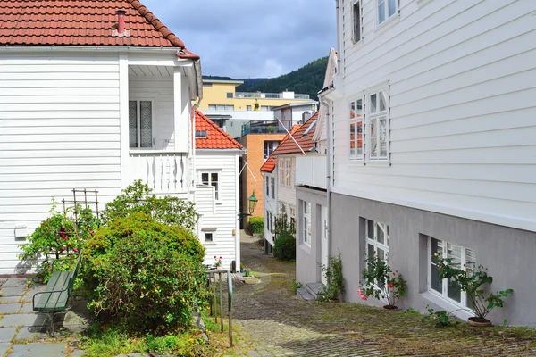 Úzká ulice bergen, Norsko — Stock fotografie