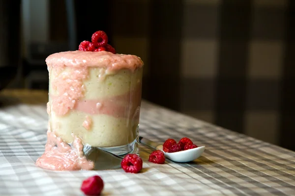 taze meyve ahududu banana smoothie