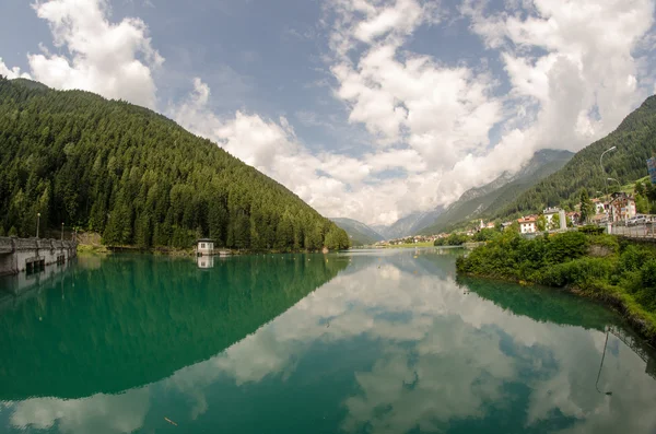 Dolomity krajina a hory v letní sezóně — Stock fotografie