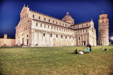 piazza dei miracoli Pisa gece görünümü kare - mucizeler