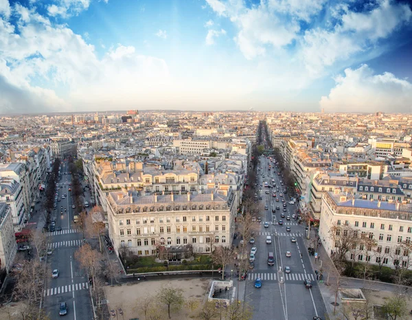 Coucher de soleil sur Paris, vue depuis la terrasse de l'Arc de Triomphe — Photo