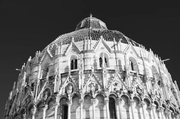 Piazza dei Miracoli в Пизе после снежной бури — стоковое фото