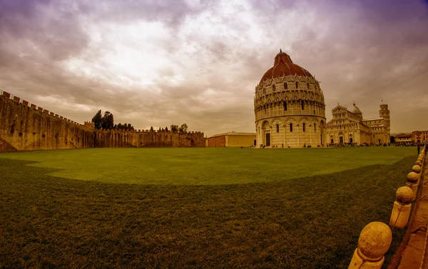 Cathedral, Baptistery and Tower of Pisa in Miracle square — Stock Photo, Image