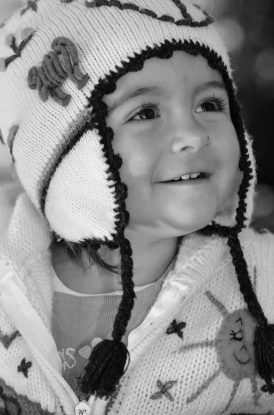 Merveille et bonheur face à une petite fille, Italie — Photo