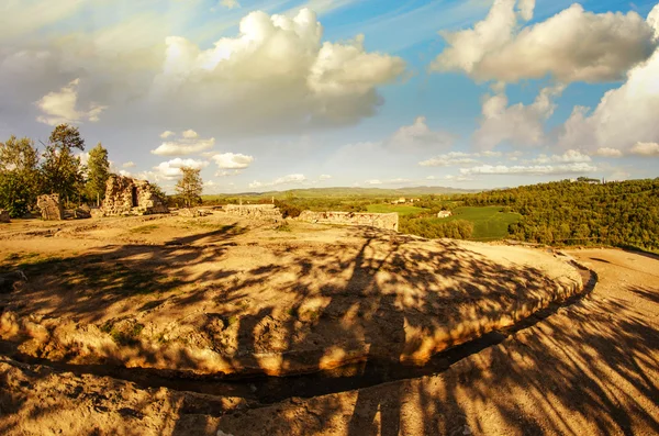 Countryside of Italy with valleys and clouds — Stock Photo, Image