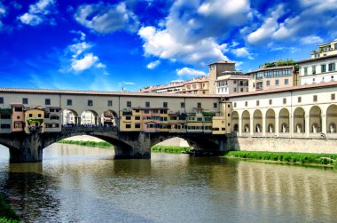 ponte Vecchio, Floransa'da eski bir köprü görünümü