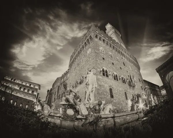 Fontän Neptunus i piazza della signoria, Florens med — Stockfoto