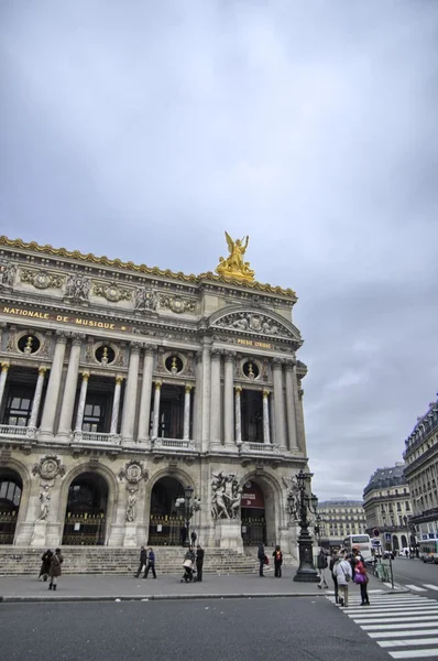 Fasáda národní hudební akademie a Pařížské opery, Francie. — Stock fotografie