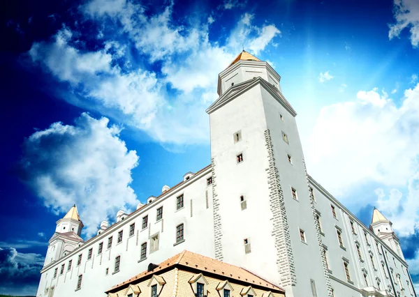 Bratislava castle tepenin üzerinde — Stok fotoğraf