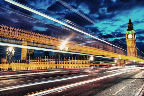 Big ben a komory parlamentu v noci, Londýn, Velká Británie. — Stock fotografie