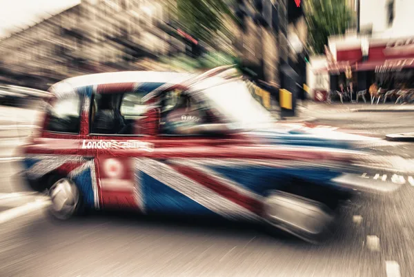 UK cab in Londen, motion blur effect — Stockfoto