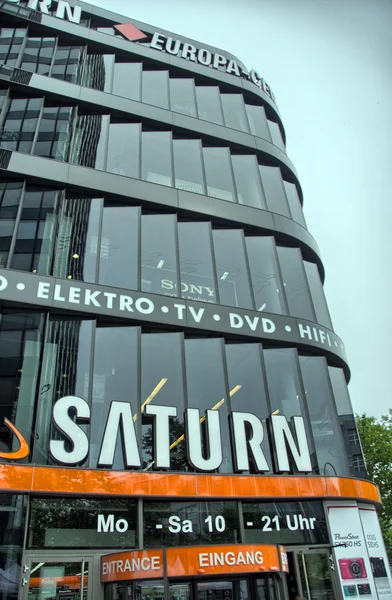 Berlijn - Jun15: Saturnus gebouw toont haar technologie door middel van de — Stockfoto