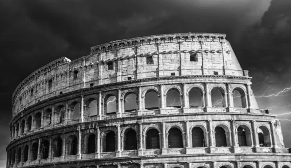Kultovní starověké Koloseum Řím — Stock fotografie