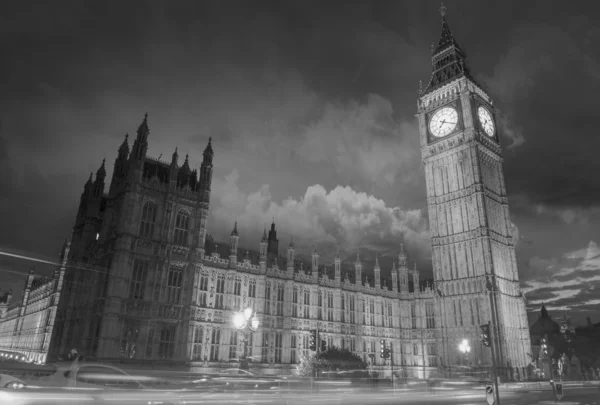 Big Ben and House of Parliament at dusk from Westminster Bridge — Stock Photo, Image