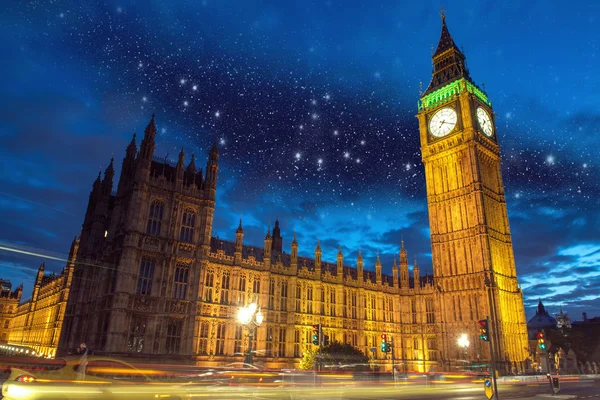 Des étoiles au-dessus de Big Ben et de la Chambre du Parlement au crépuscule de Westmins — Photo