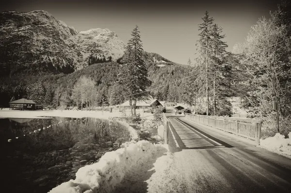 Paisaje nevado de las montañas Dolomitas durante el invierno —  Fotos de Stock