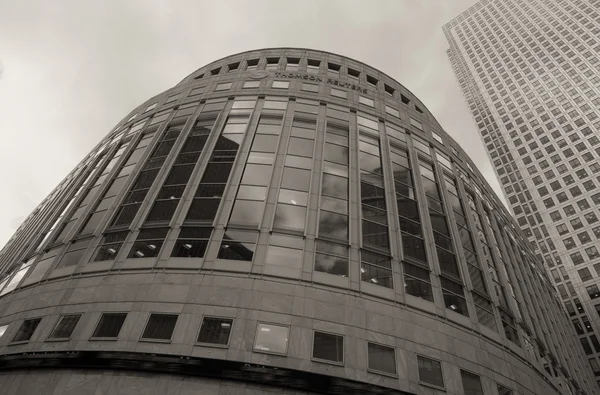 Edificios de oficinas y rascacielos en Canary Wharf, dist financiero —  Fotos de Stock