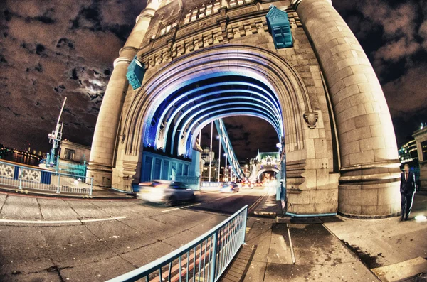 Prachtige nacht weergave van tower bridge structuur in Londen — Stockfoto