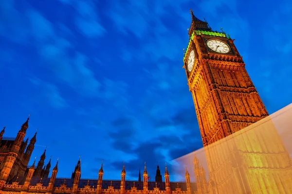 Renkler, ışıklar ve Londra mimarisinde sonbahar — Stok fotoğraf