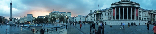 Trafalgar Vierkant bij zonsondergang - Londen — Stockfoto