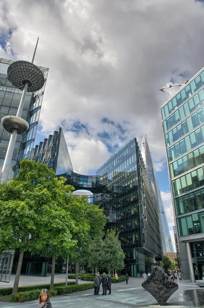 Canary Wharf egy nagy üzlet, és az EA bevásárló — Stock Fotó
