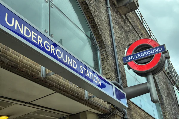 Londen - 27 Sep: Ondergrondse metrostation in Londen op Septembe — Stockfoto