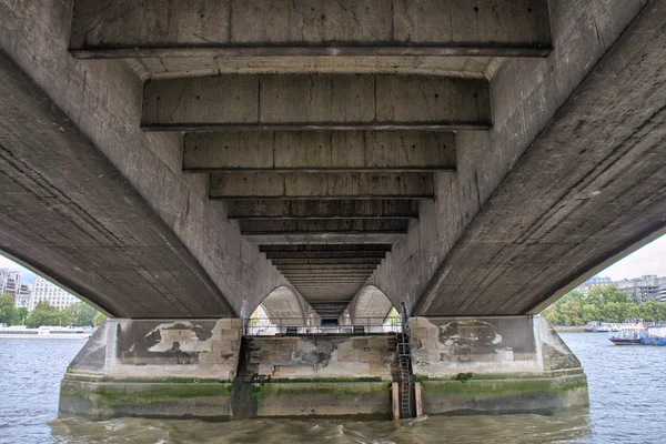 Structure and Architecture of London Bridges - UK — Stock Photo, Image